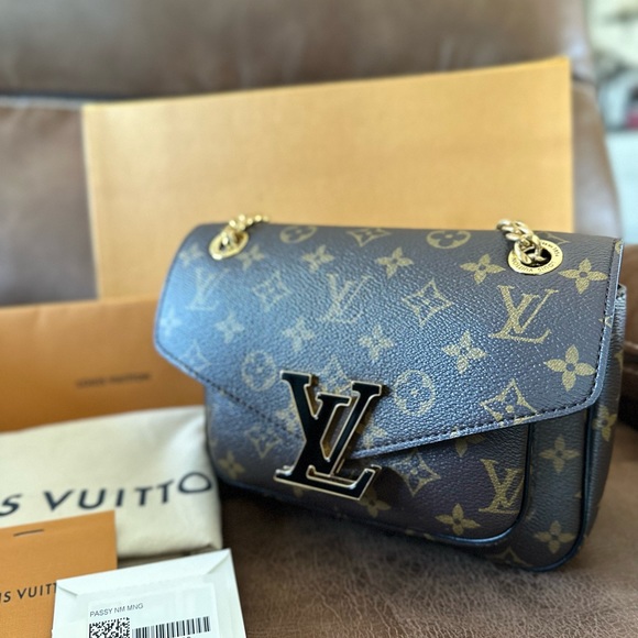 Louis Vuitton Passy Bag like new! - Picture 8 of 8